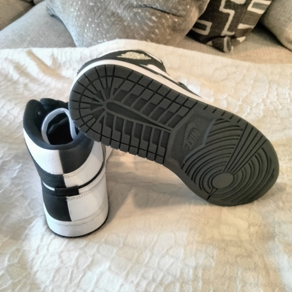 Nike Air Jordan 1 Mid SE Homage Black White Split Shoes DR0501-101 - Picture 5 of 7